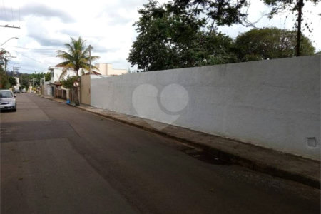 Terreno com 942,00 m² .