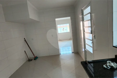Sobrado à venda com 3 quartos, sendo 1 suíte, em Vila Vitório Mazzei, São Paulo, SP