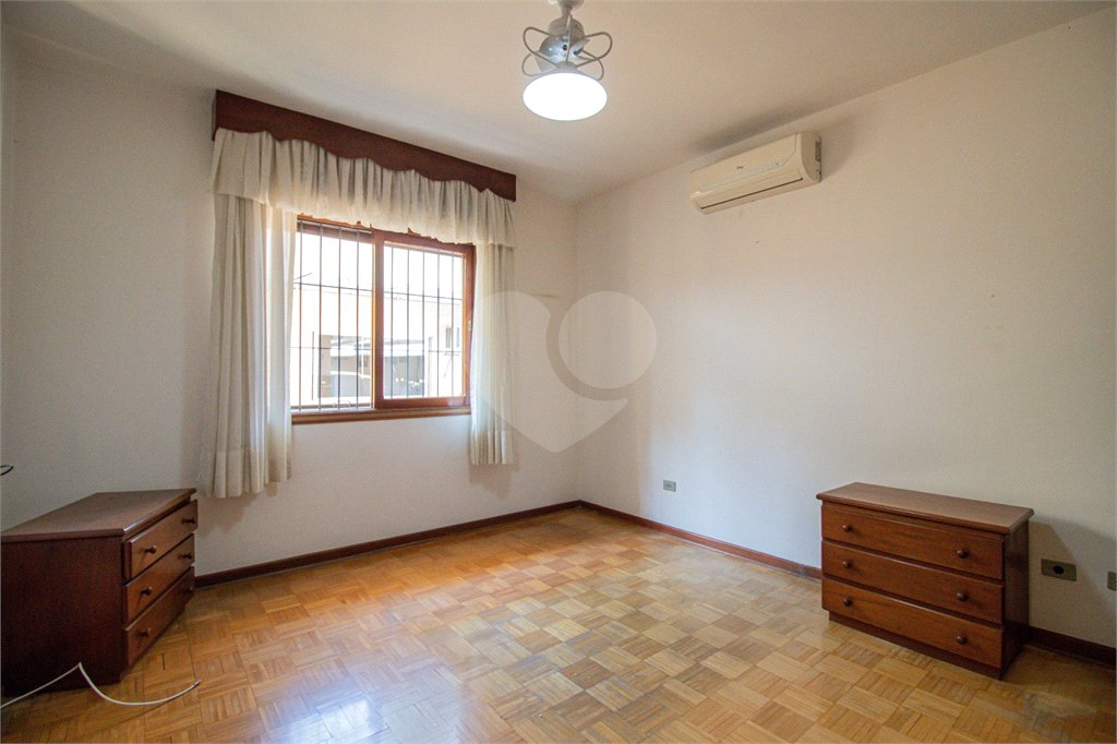 Sobrado à venda com 3 quartos, sendo 1 suíte,  em Brooklin Velho, São Paulo, SP
