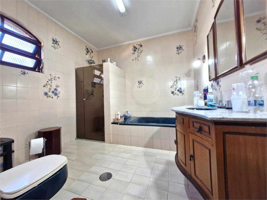 Casa à venda com 4 quartos, sendo 1 suíte, em Alto da Boa Vista, São Paulo, SP