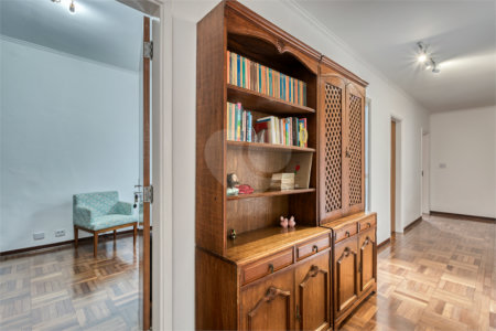 Casa Térrea à venda com 3 quartos, sendo 1 suíte,  em Alto da Boa Vista, São Paulo, SP