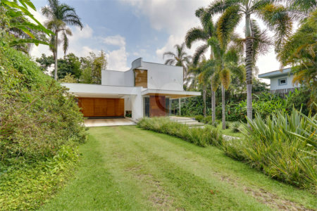 Casa à venda com 5 suítes em Alto da Boa Vista, São Paulo, SP