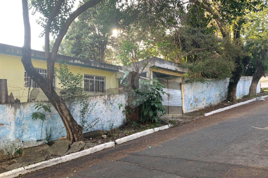 Terreno à venda com 2 quartos em Vila Nivi, São Paulo, SP