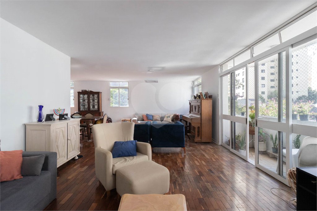 Apartamento à venda com 4 quartos, sendo 1 suíte, em Jardim Paulista, São Paulo, SP