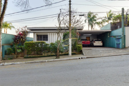 Casa à venda com 5 quartos, sendo 2 suítes, em Alto da Boa Vista, São Paulo, SP
