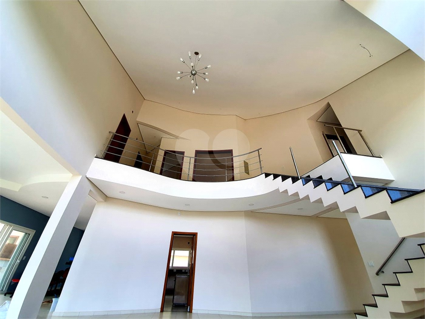 Casa à venda com 5 quartos, sendo 3 suítes, no condomínio Serra da Estrela, Atibaia - SP