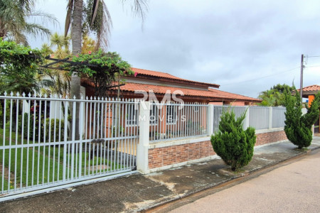 Casa à venda com 4 quartos, sendo 1 suíte,  em Villarejo Sopé da Serra (Vilarejo), Cabreúva, SP