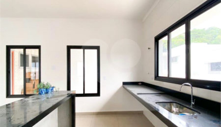 Casa à venda com 2 quartos, sendo 1 suíte,  no condomínio Residencial Beija Flor, Atibaia - SP