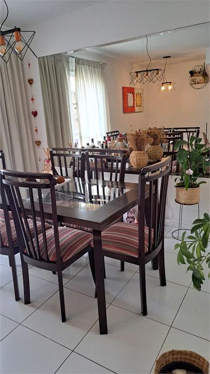 Casa à venda com 3 quartos, sendo 1 suíte, no condomínio Moradas do Horto, São Paulo - SP