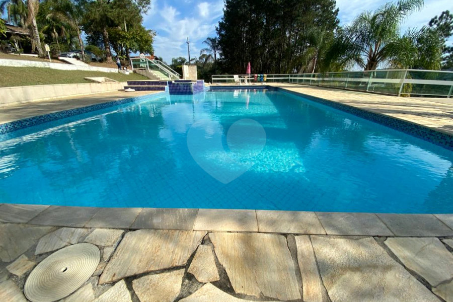 Casa à venda com 5 quartos, sendo 4 suítes, no condomínio Vilarejo Estoril, Mairiporã - SP