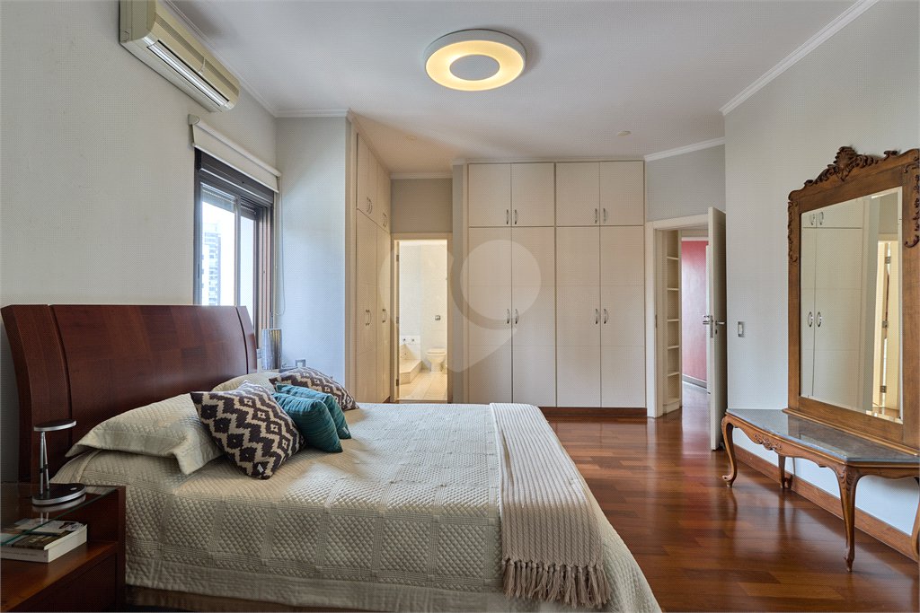 Apartamento à venda com 4 quartos, sendo 3 suítes, em Campo Belo, São Paulo, SP