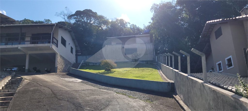 Casa à venda com 5 quartos, sendo 2 suítes, no condomínio Alpes da Cantareira, Mairiporã - SP
