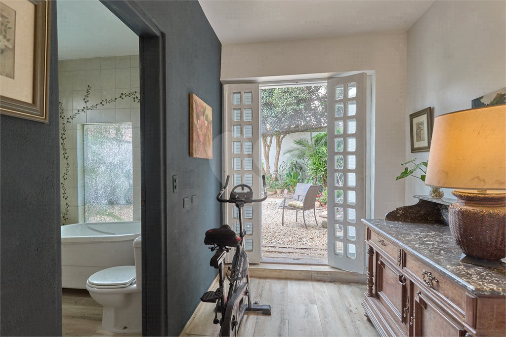 Casa à venda com 4 suítes em Granja Julieta, São Paulo, SP