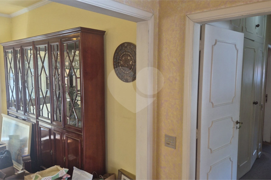 Casa à venda com 4 quartos, sendo 3 suítes, no condomínio Chácara das Rosas, São Paulo - SP