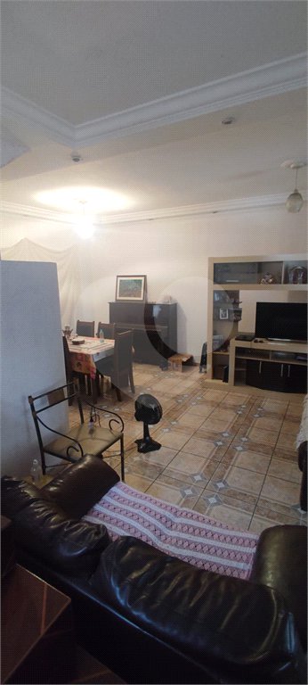 Sobrado à venda com 6 quartos, sendo 1 suíte, em Vila Acoreana, Poá, SP