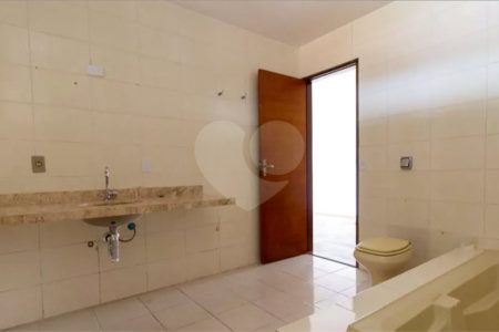 Casa à venda com 4 quartos, sendo 1 suíte, em Vila Tiradentes, São Paulo, SP