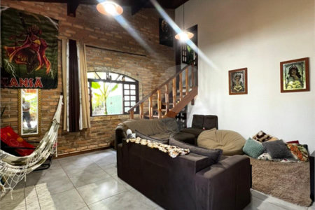 Casa à venda com 3 quartos, sendo 1 suíte, no Centro, Guararema, SP