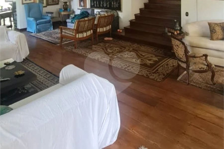 Casa à venda com 4 quartos, sendo 2 suítes,  no condomínio Comendador Elias Jafet, São Paulo - SP