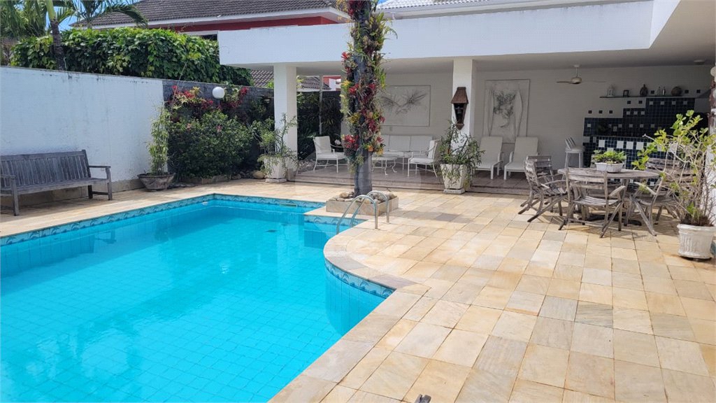 Casa à venda com 4 quartos, sendo 2 suítes, no condomínio Crystal Lake, Rio de Janeiro - RJ
