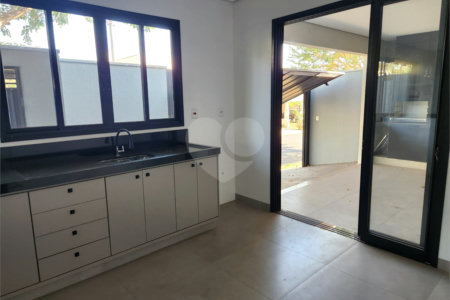 Casa à venda com 3 quartos, sendo 1 suíte, no condomínio Jd. Parque Alvorada, Araraquara - SP