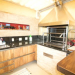 Casa à venda com 4 quartos, sendo 3 suítes, no condomínio Residencial Sans Souci, São Paulo - SP
