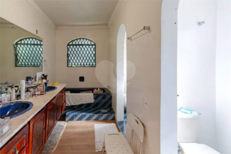 Casa à venda com 4 quartos, sendo 3 suítes,  em Jardim Guedala, São Paulo, SP