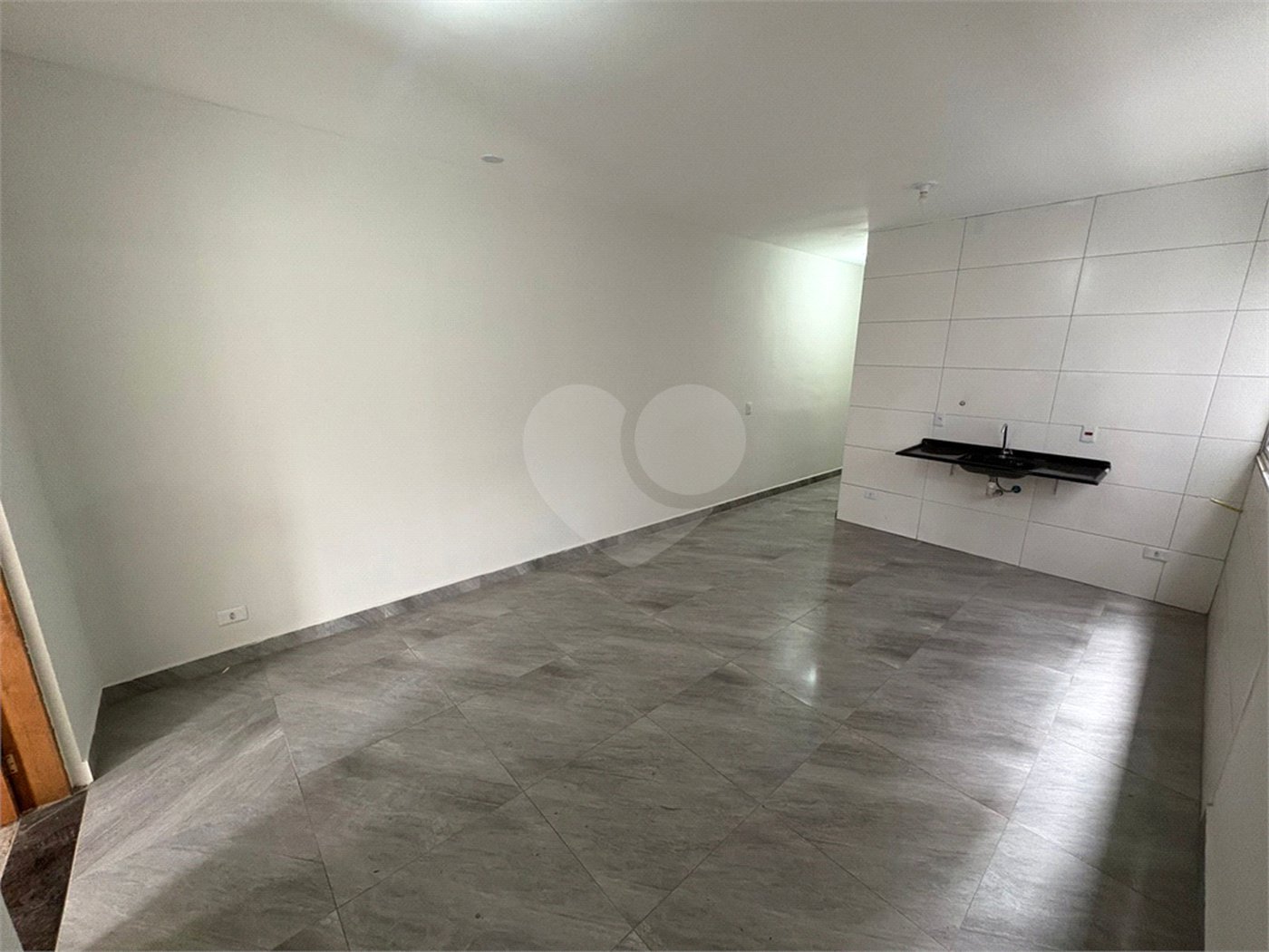 Casa à venda com 3 quartos, sendo 1 suíte, no condomínio Felipe Camarao, Poá - SP