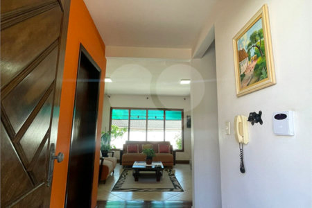 Casa à venda com 3 quartos, sendo 2 suítes,  em Vila Oliveira, Mogi das Cruzes, SP