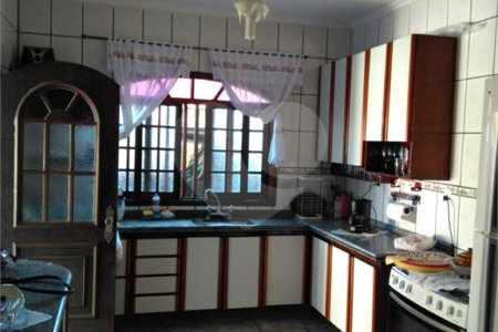 Sobrado à venda com 3 quartos, sendo 1 suíte, em Jardim Modelo, Suzano, SP