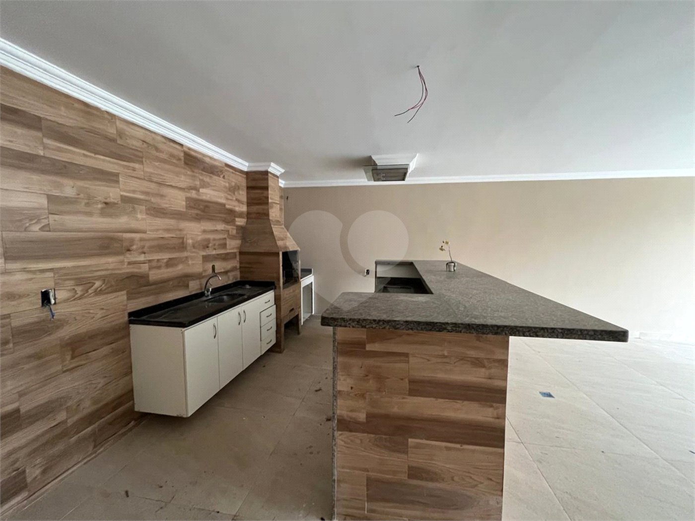 Casa à venda com 4 quartos, sendo 2 suítes, no condomínio Pedra Mar, Rio de Janeiro - RJ