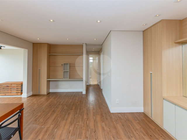 Apartamento à venda com 2 quartos, sendo 1 suíte,  em Chácara Santo Antônio, São Paulo, SP