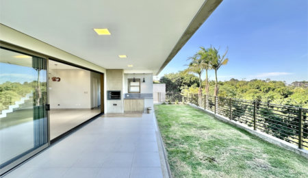 Casa à venda com 3 suítes no condomínio Aldeia da Fazendinha, Carapicuíba - SP