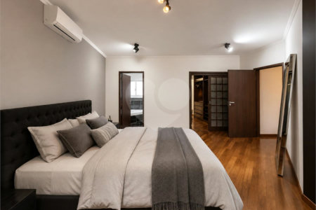 Casa à venda com 4 quartos, sendo 2 suítes, em Interlagos, São Paulo, SP