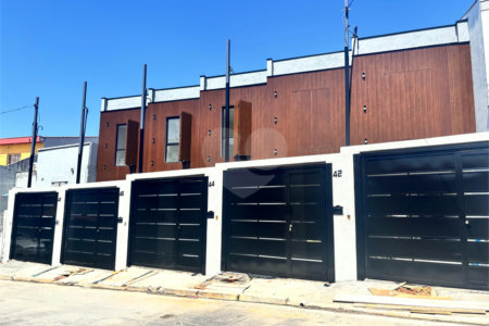 Sobrado à venda com 3 suítes em Vila Ré, São Paulo, SP