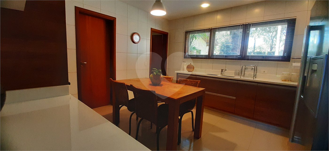 Casa à venda com 4 quartos, sendo 3 suítes, no condomínio Sausalito, Mairiporã - SP