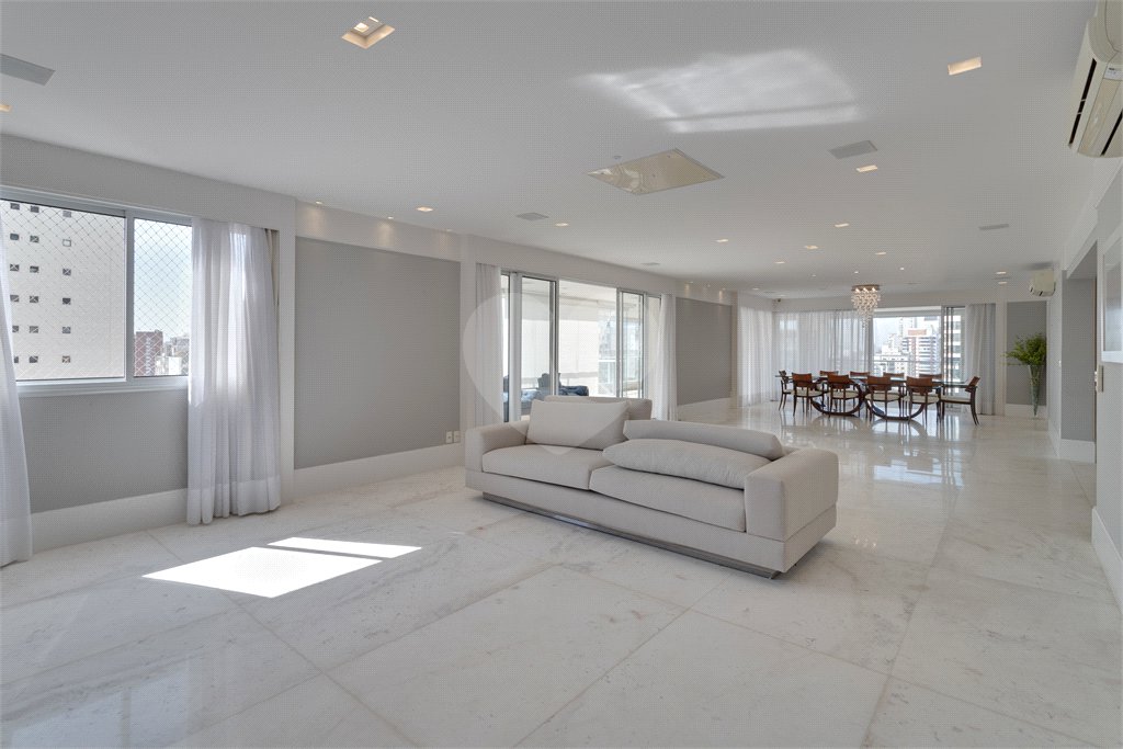 Apartamento à venda com 4 suítes em Campo Belo, São Paulo, SP