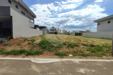 Lote à Venda em São Carlos, no Condomínio Villeneuve I