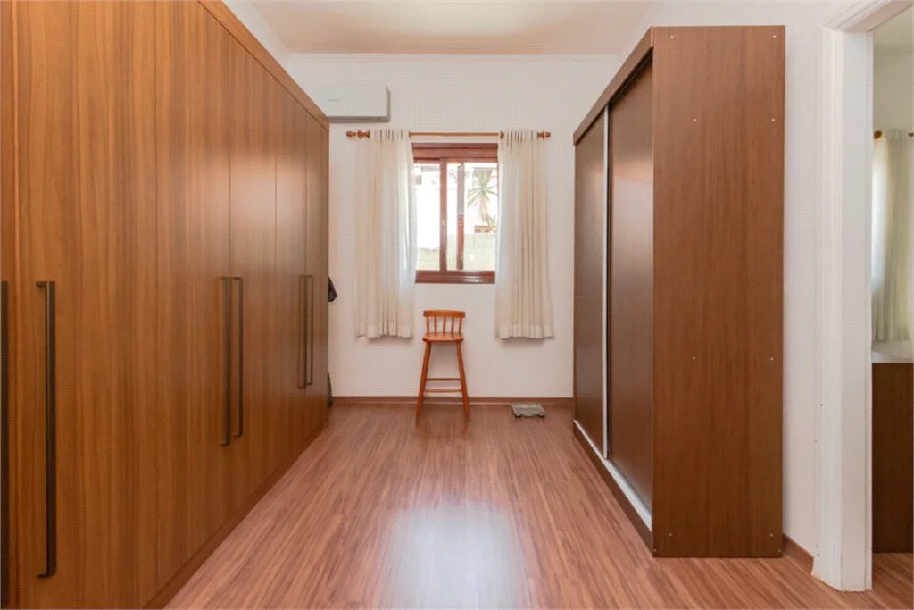 Casa à venda com 4 quartos, sendo 3 suítes,  em Vila Pirajussara, São Paulo, SP