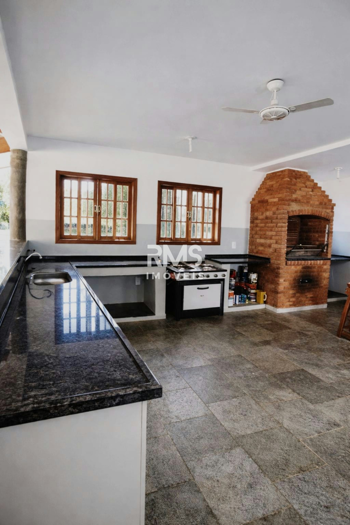 Chácara à venda com 4 suítes em Distrito de Porto, Capela do Alto, SP