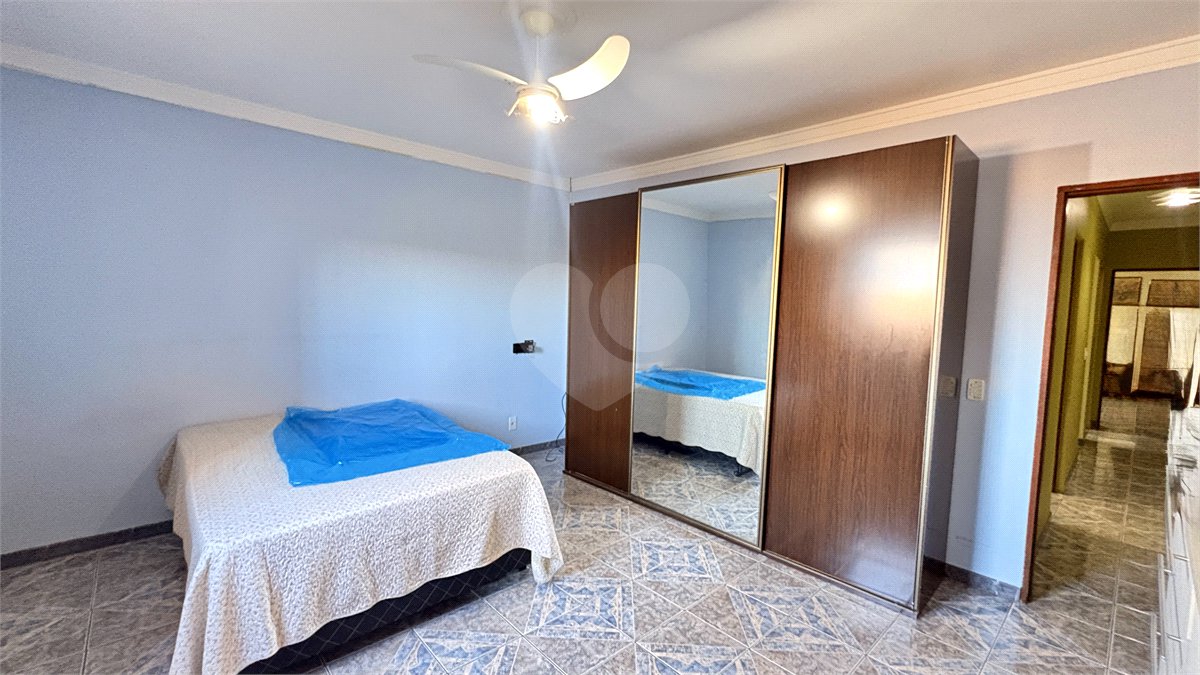 Sobrado à venda com 3 quartos, sendo 1 suíte, em Jardim São Guilherme, Sorocaba, SP
