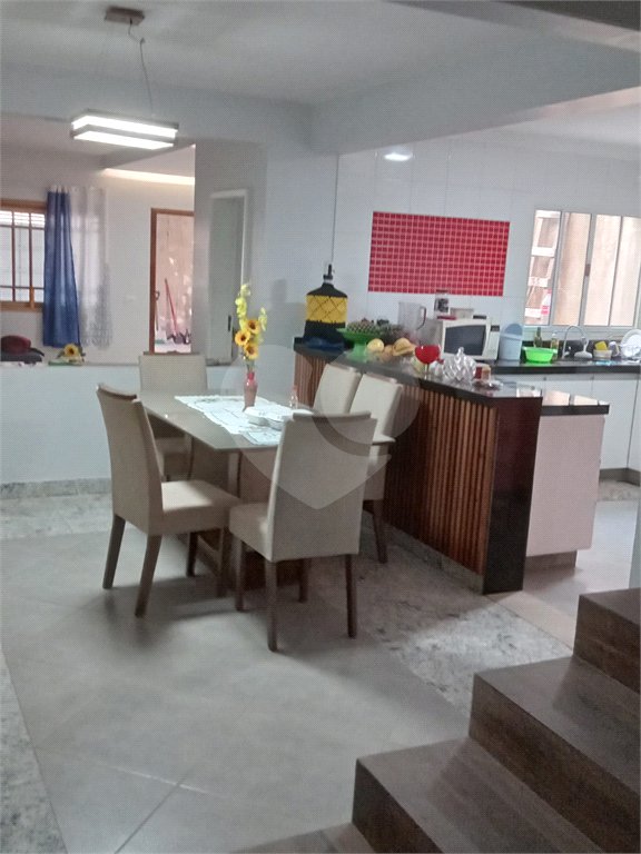 Sobrado à venda com 4 suítes em Cajuru do Sul, Sorocaba, SP