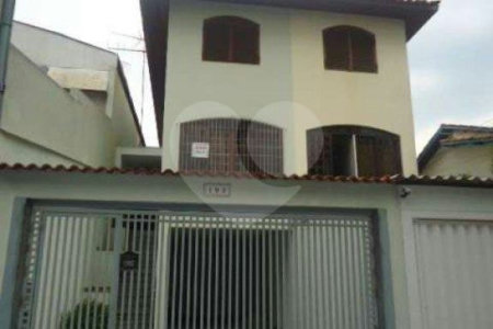 Sobrado à venda com 3 suítes em Vila Gomes, São Paulo, SP