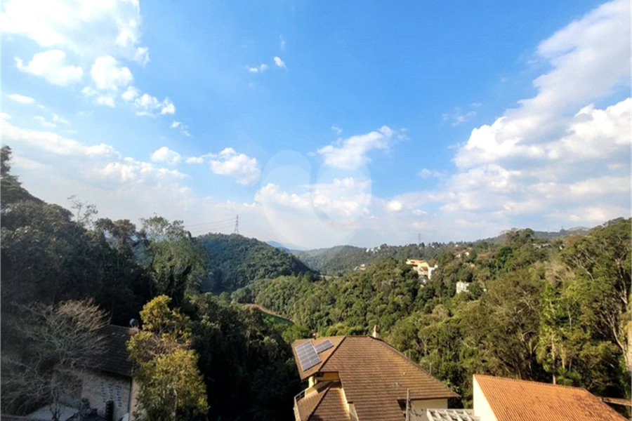 Casa à venda com 4 quartos, sendo 1 suíte, no condomínio Alpes da Cantareira, Mairiporã - SP