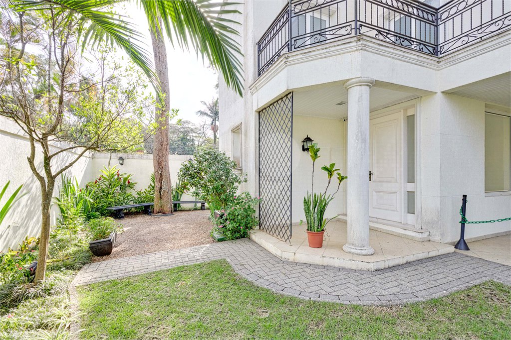 Casa à venda com 4 suítes no condomínio Solar Andaluz, São Paulo - SP