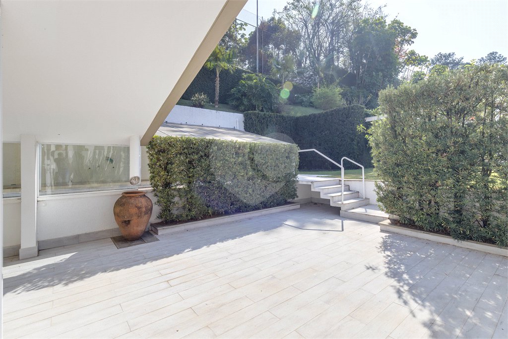 Casa à venda ou para alugar com 3 quartos, sendo 1 suíte,  no condomínio Chácara Flora, São Paulo - SP