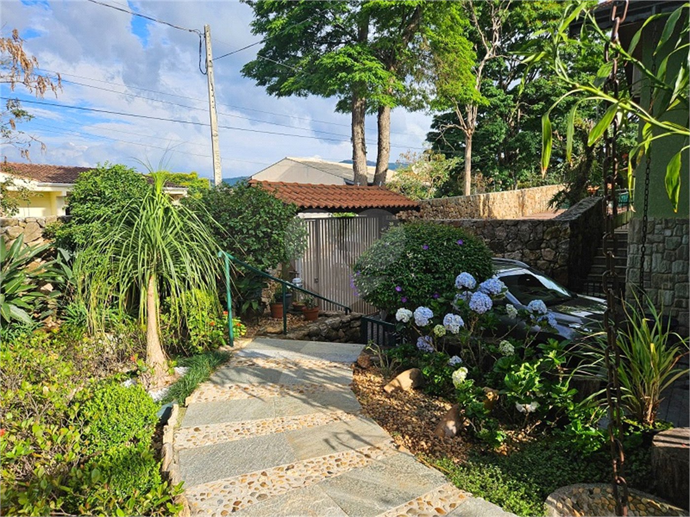 Casa à venda com 4 quartos, sendo 3 suítes, em Jardim Tapajós, Atibaia, SP