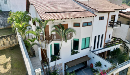 Sobrado à venda com 4 quartos, sendo 1 suíte,  em Tremembé, São Paulo, SP