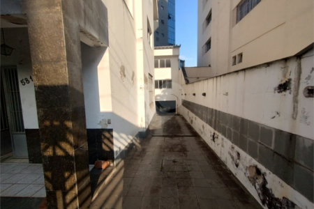 Sobrado à venda com 7 quartos, sendo 6 suítes, em Aclimação, São Paulo, SP