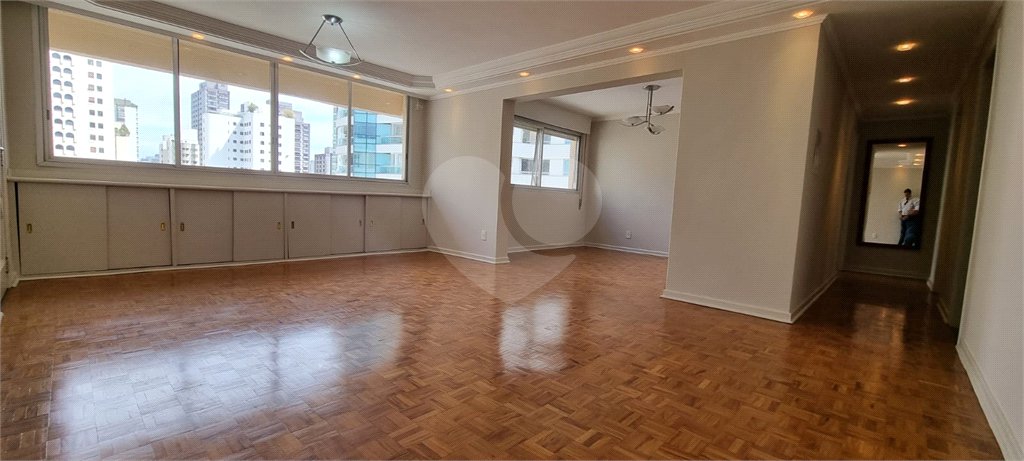 Apartamento à venda com 3 quartos, sendo 1 suíte, em Itaim Bibi, São Paulo, SP