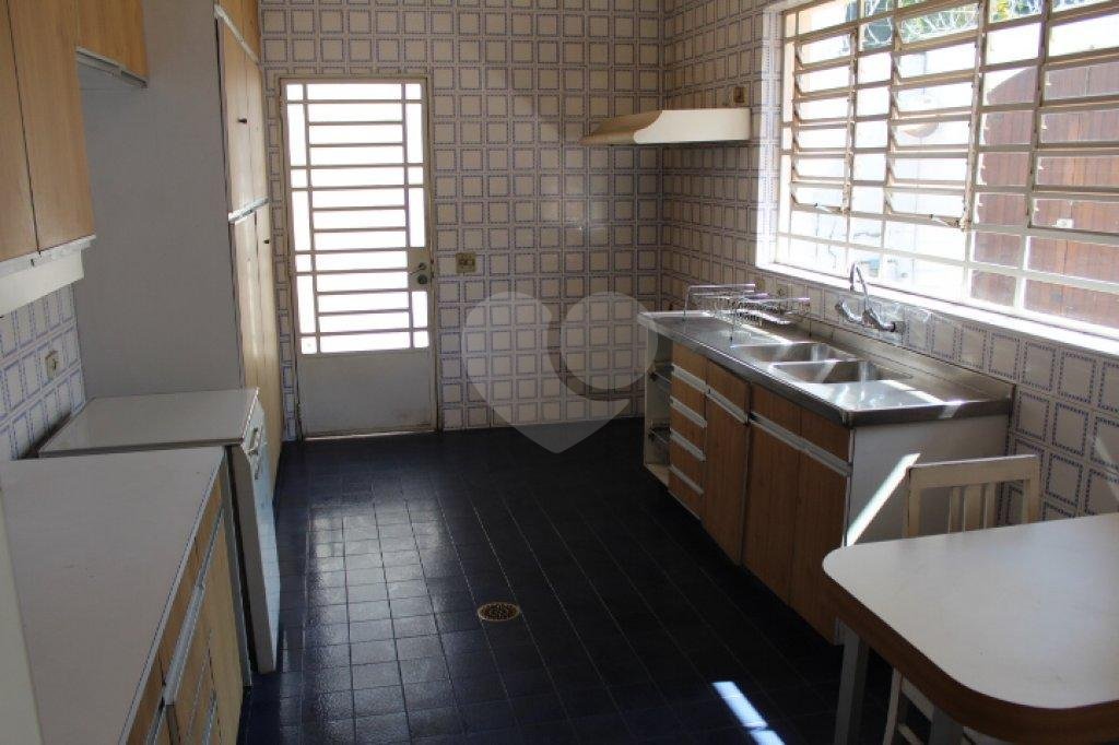 Casa Térrea à venda ou para alugar com 6 suítes em Vila Tramontano, São Paulo, SP